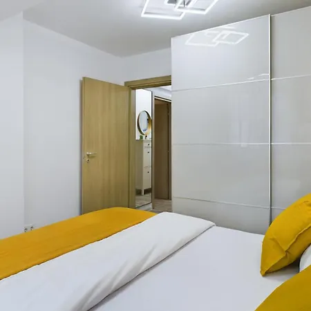 Urban Apartment *